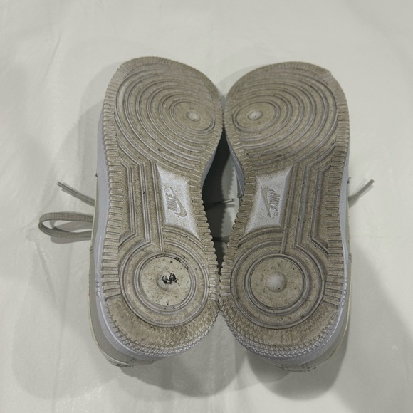 Nike Air Force 1 Light Bone/ White Big Kids Shoe - Picture 5 of 7